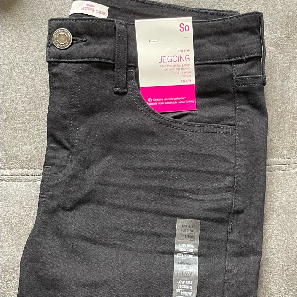 Brand new w/tags SO girls black jeans, skinny fit. Size 11/30W.